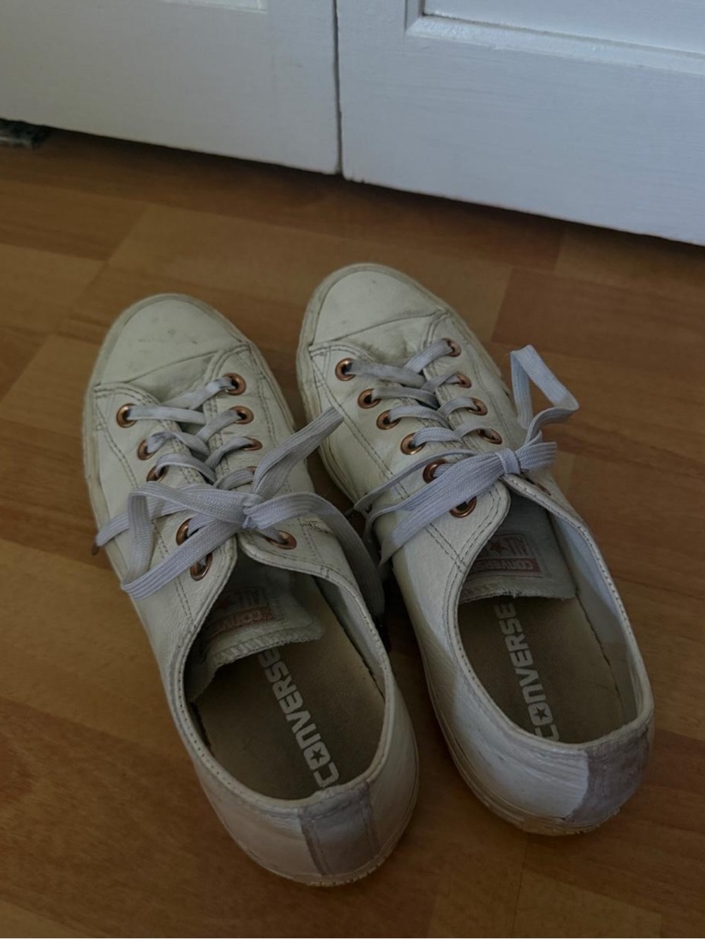 Converse Women’s Low Top Sneakers in Off-White with Gold Eyelets